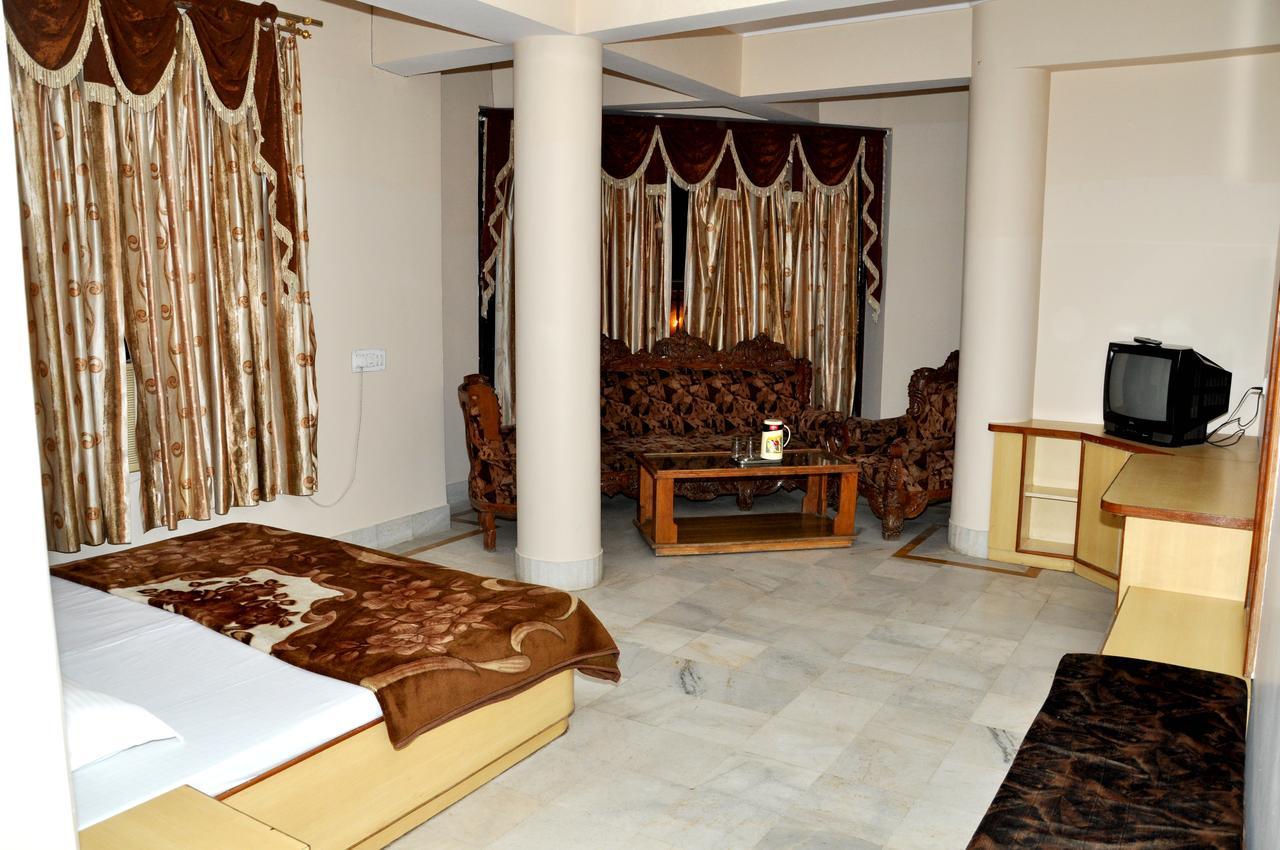 Hotel Kirti Plaza Chittorgarh Kültér fotó