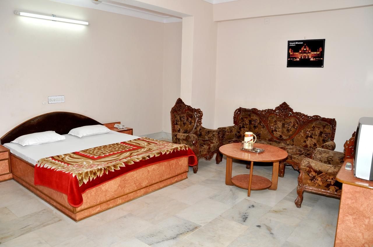 Hotel Kirti Plaza Chittorgarh Kültér fotó