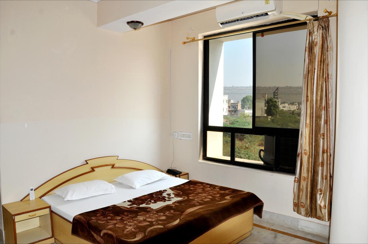 Hotel Kirti Plaza Chittorgarh Kültér fotó