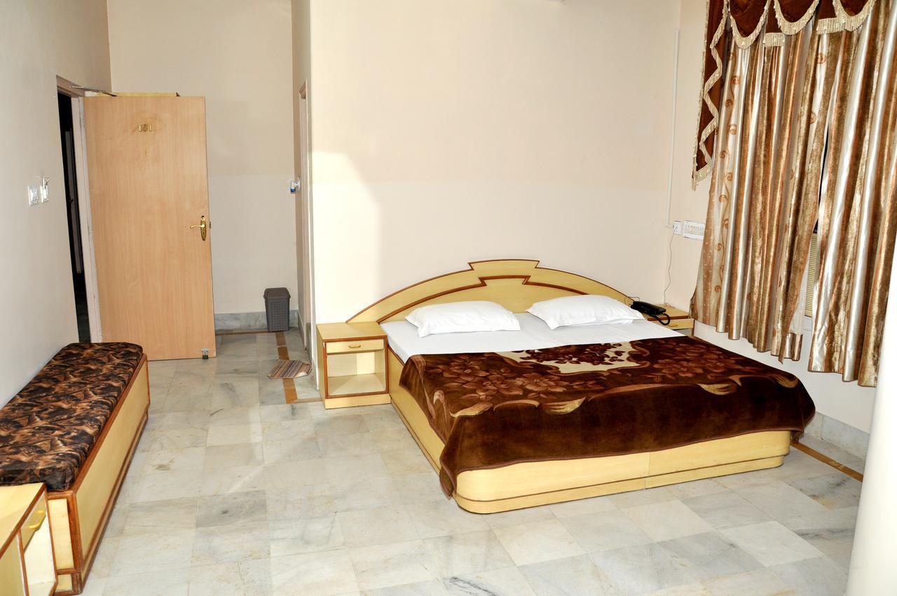 Hotel Kirti Plaza Chittorgarh Kültér fotó