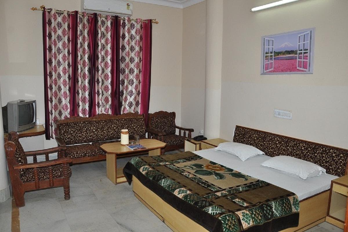 Hotel Kirti Plaza Chittorgarh Kültér fotó
