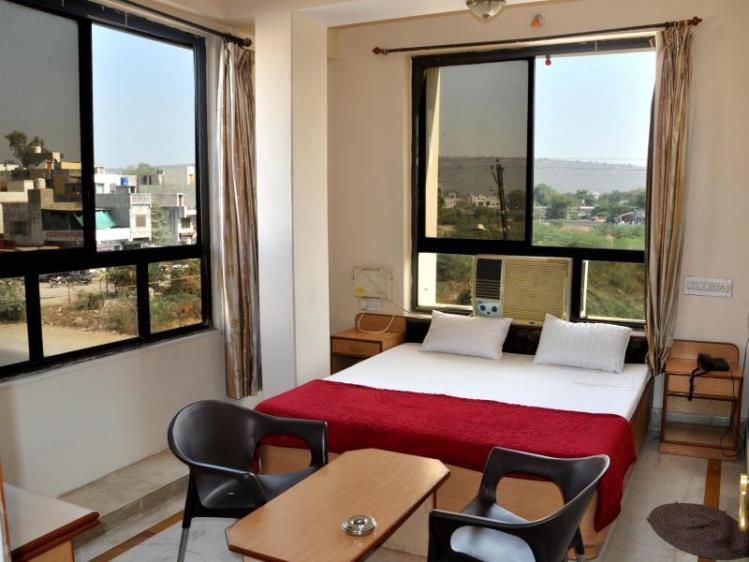 Hotel Kirti Plaza Chittorgarh Kültér fotó